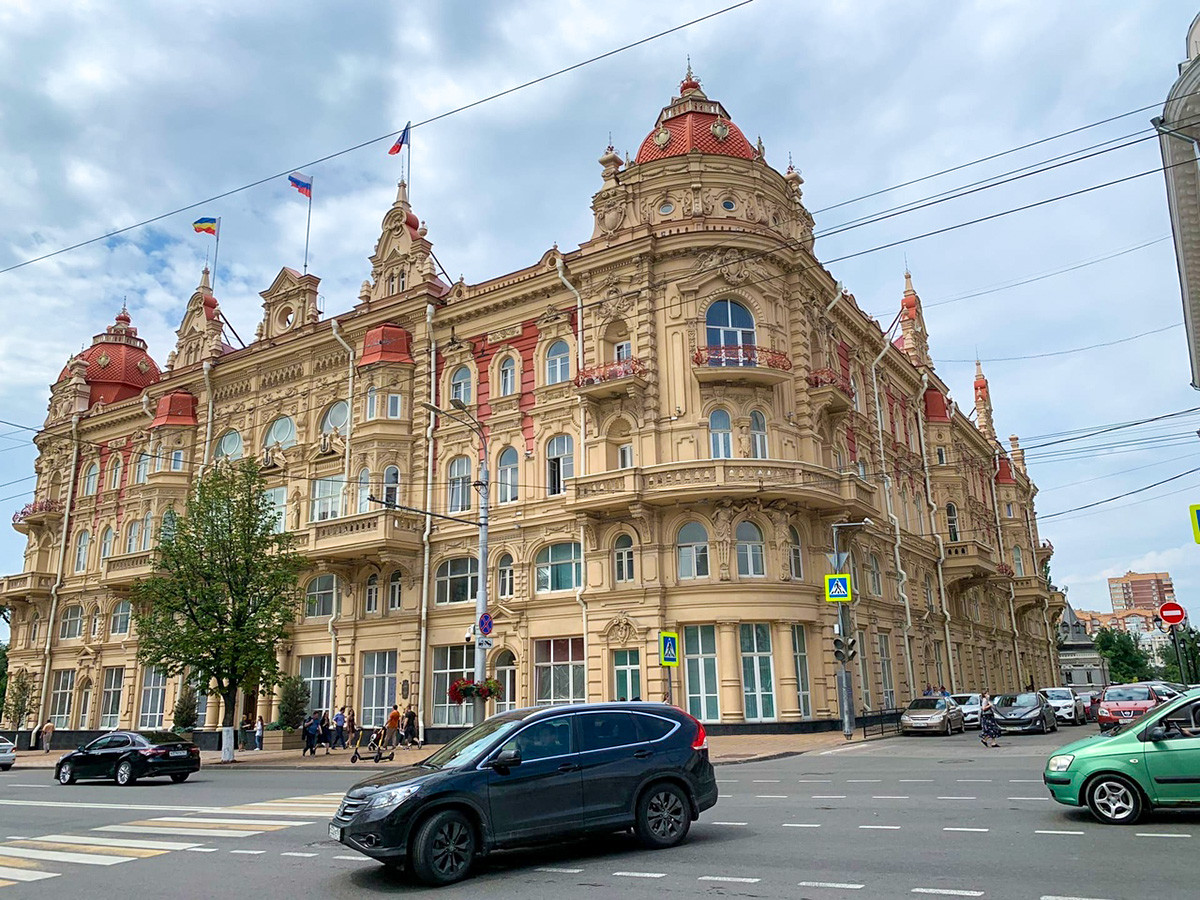 The Rostov town hall.