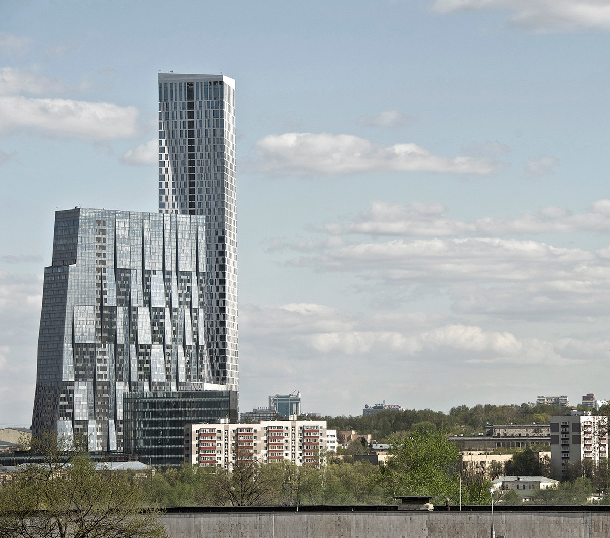  The skyscraper on Mosfilmovskaya Street.