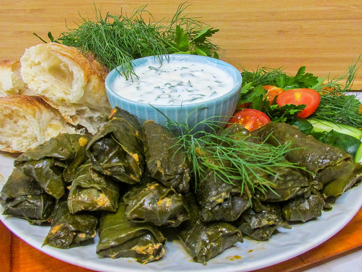 Traditionelle kaukasische Dolma mit lokalem Flair (REZEPT) - Russia ...