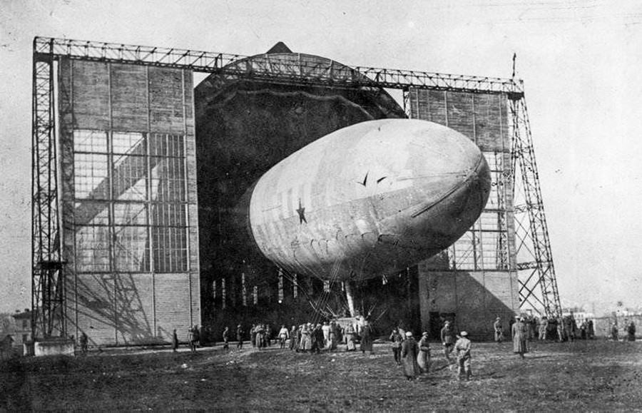 The 'Komsomolskaya Pravda' airship.