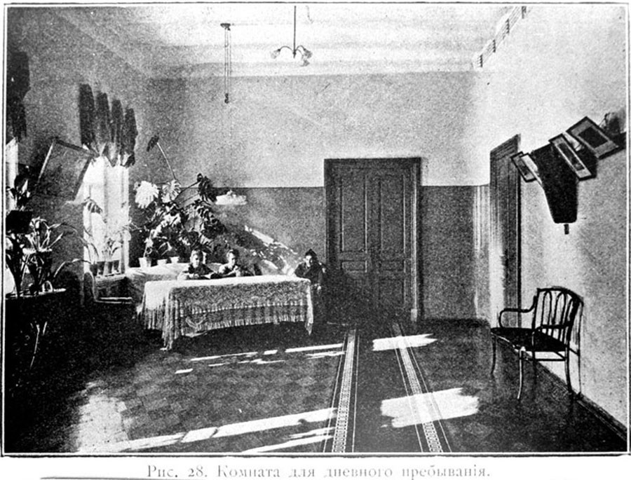 Ein Wohnzimmer in der Frauenabteilung, 1904-1906.