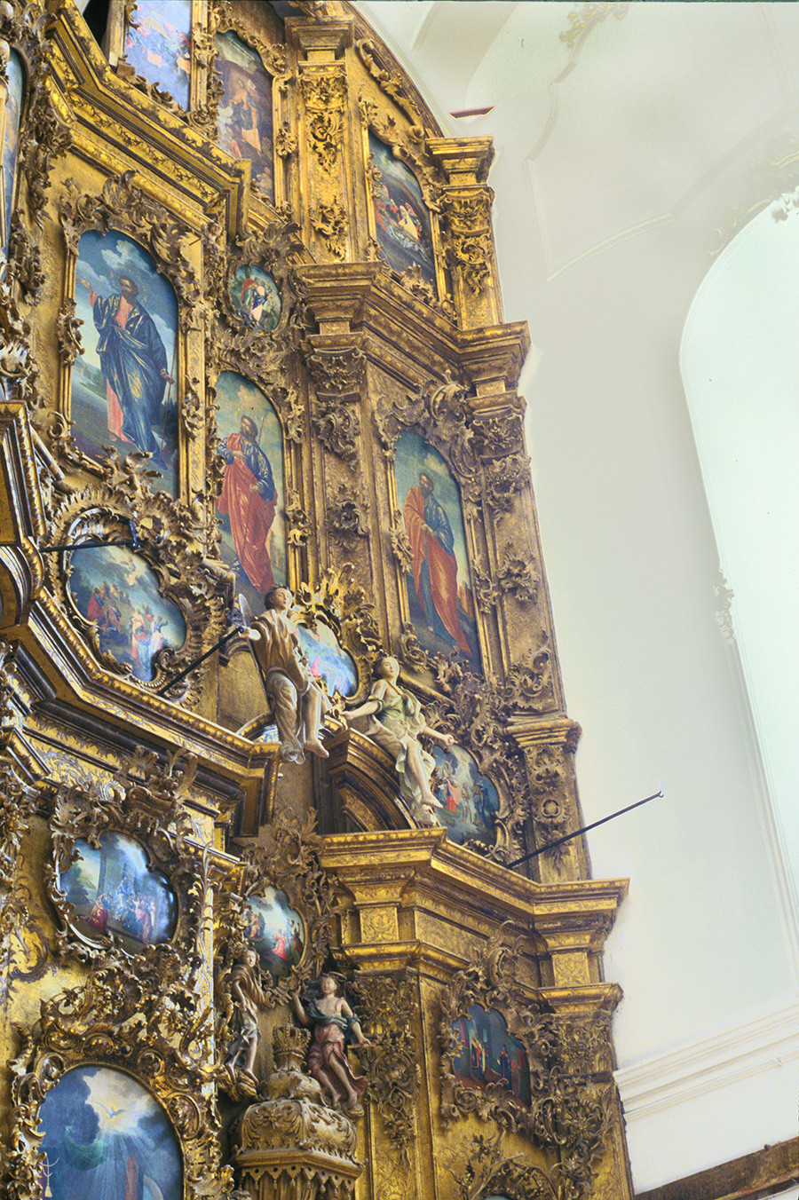 Trinity-Gleden Monastery. Trinity Cathedral icon screen. General view of right (south) segment. July 23, 1998