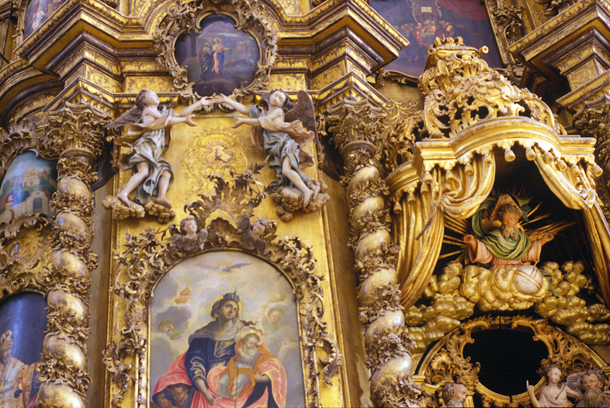 Trinity-Gleden Monastery. Trinity Cathedral icon screen. Royal Gate canopy with carved image of Lord God Sabaoth. Left: icon of Virgin Mary with Christ Child. July 23, 1998