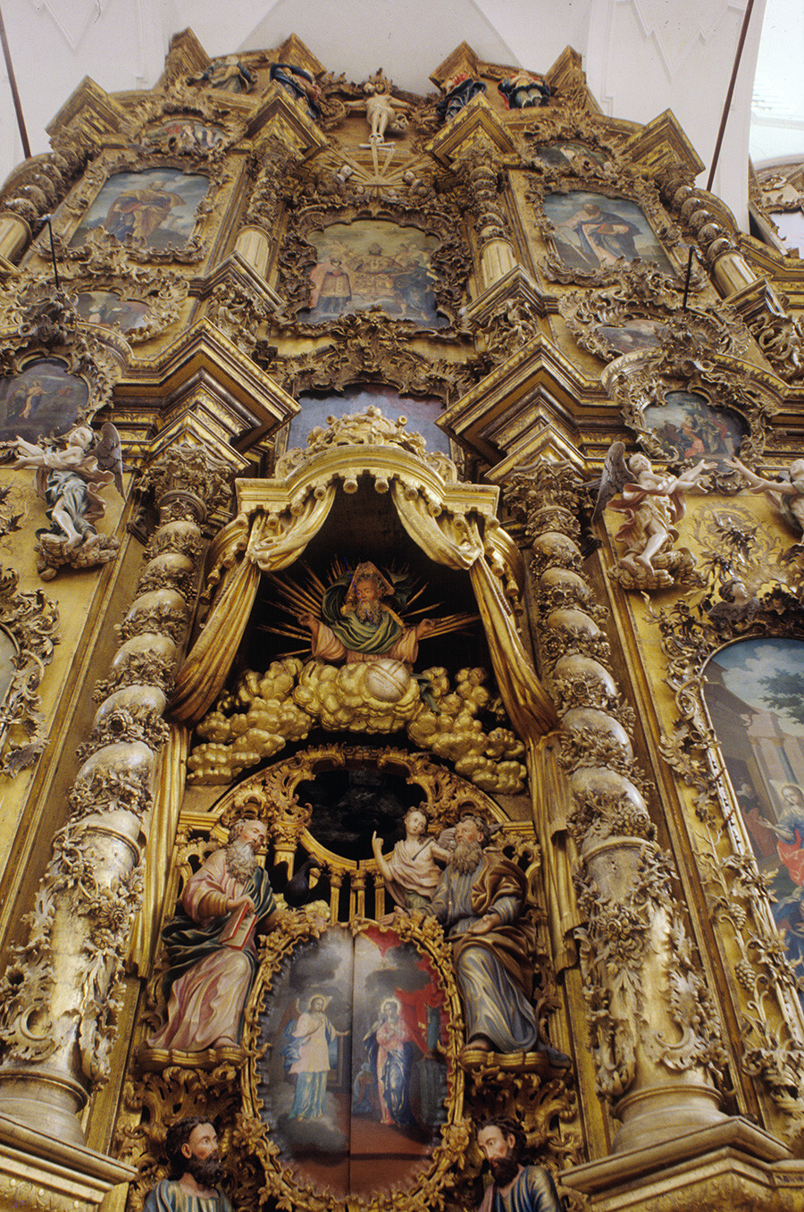 Trinity-Gleden Monastery. Trinity Cathedral icon screen. Center: Royal Gate (entrance to altar space). Top: wooden statue of Christ on the Cross. July 27, 1996