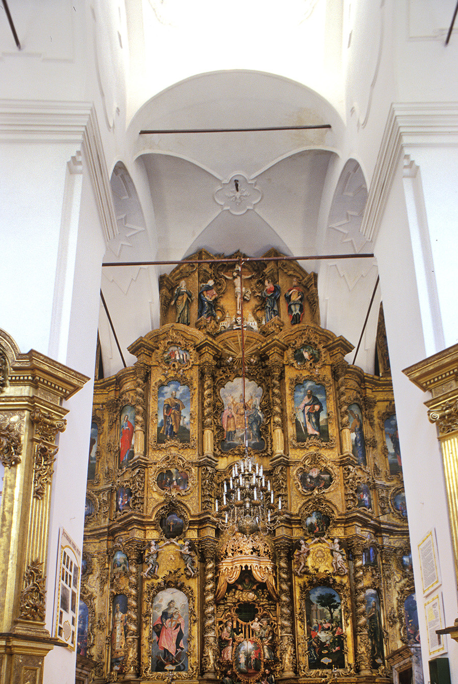 Trinity-Gleden Monastery. Trinity Cathedral, view east toward icon screen. July 18, 1999