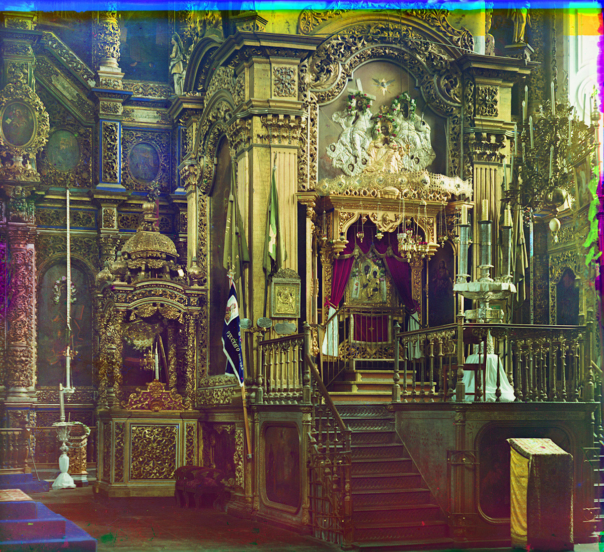 Smolensk. Dormition Cathedral, interior, view of baldachin with Smolensk Icon. Summer 1911