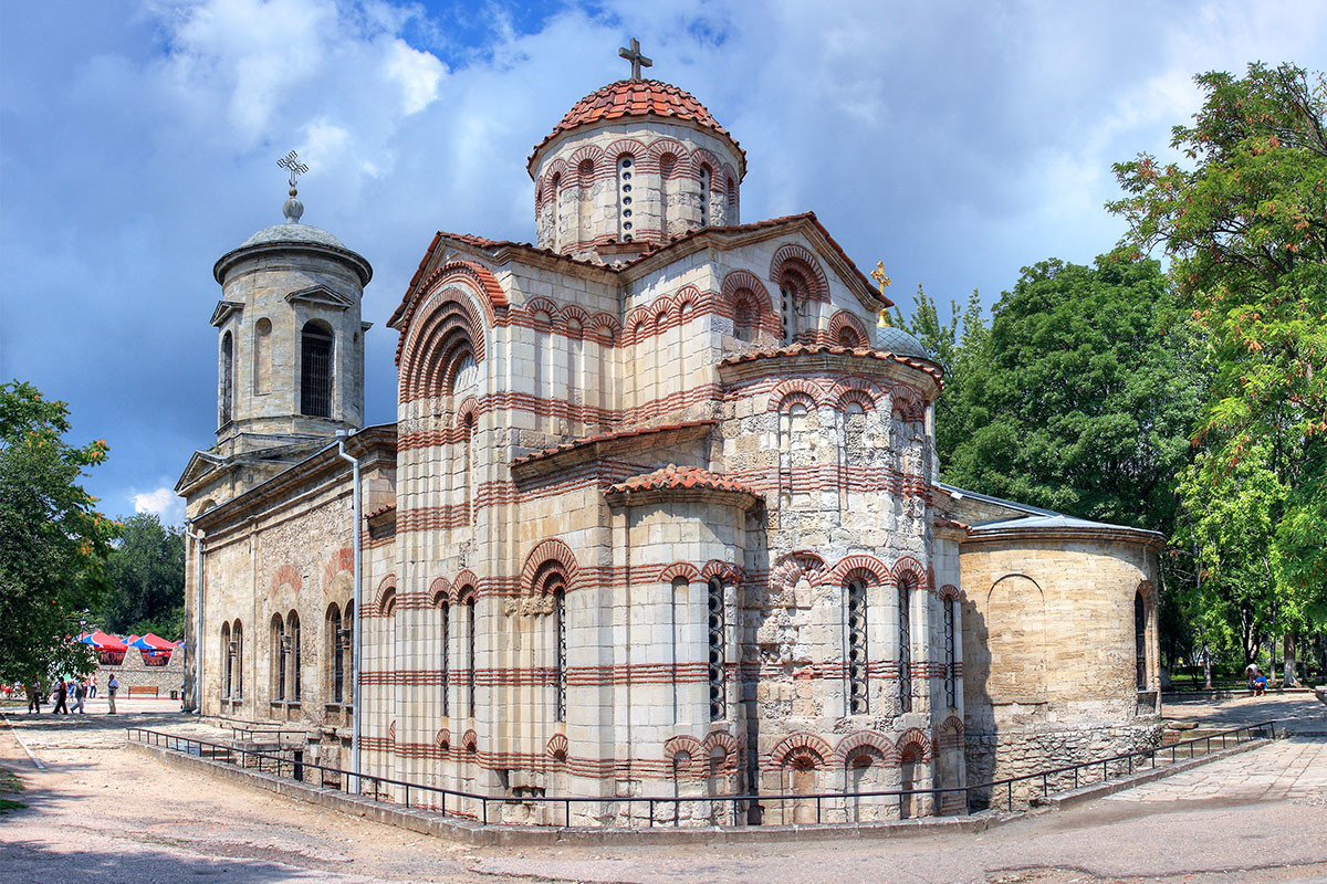 Что вырастает на старинных церквях. Смотреть фото Что вырастает на старинных церквях. Смотреть картинку Что вырастает на старинных церквях. Картинка про Что вырастает на старинных церквях. Фото Что вырастает на старинных церквях