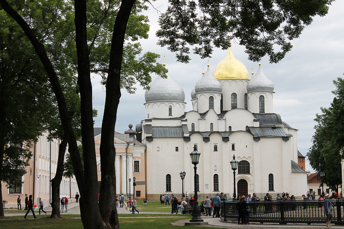 Что вырастает на старинных церквях. Смотреть фото Что вырастает на старинных церквях. Смотреть картинку Что вырастает на старинных церквях. Картинка про Что вырастает на старинных церквях. Фото Что вырастает на старинных церквях