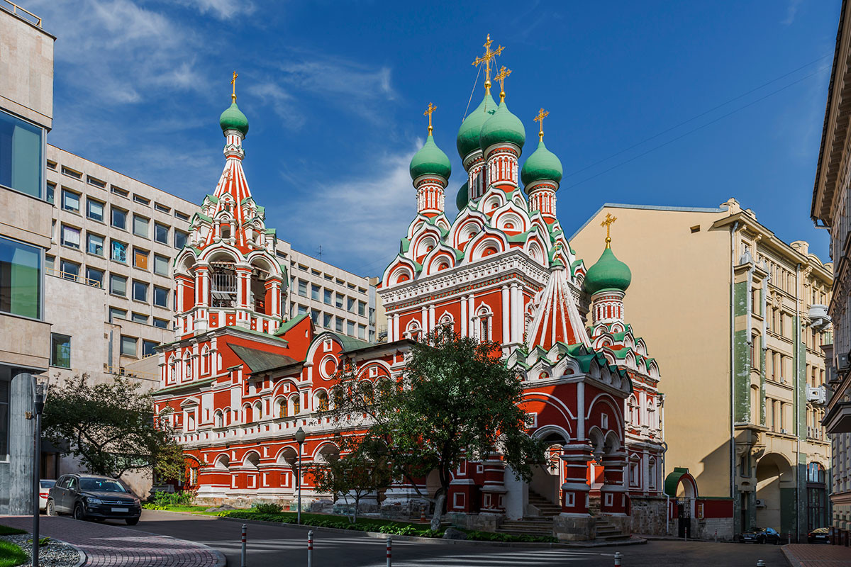 Что вырастает на старинных церквях. Смотреть фото Что вырастает на старинных церквях. Смотреть картинку Что вырастает на старинных церквях. Картинка про Что вырастает на старинных церквях. Фото Что вырастает на старинных церквях