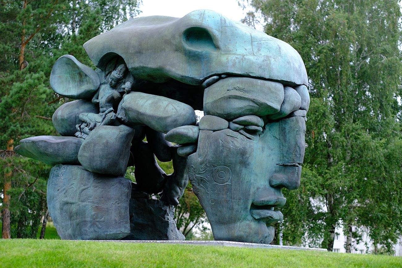 how-a-sculptor-from-a-remote-buryat-village-became-a-global-sensation