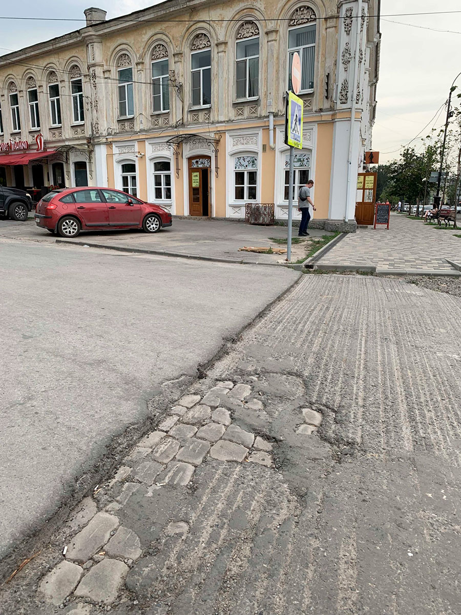 Sanierung der Petrowskaja-Straße im Zentrum von Taganrog.