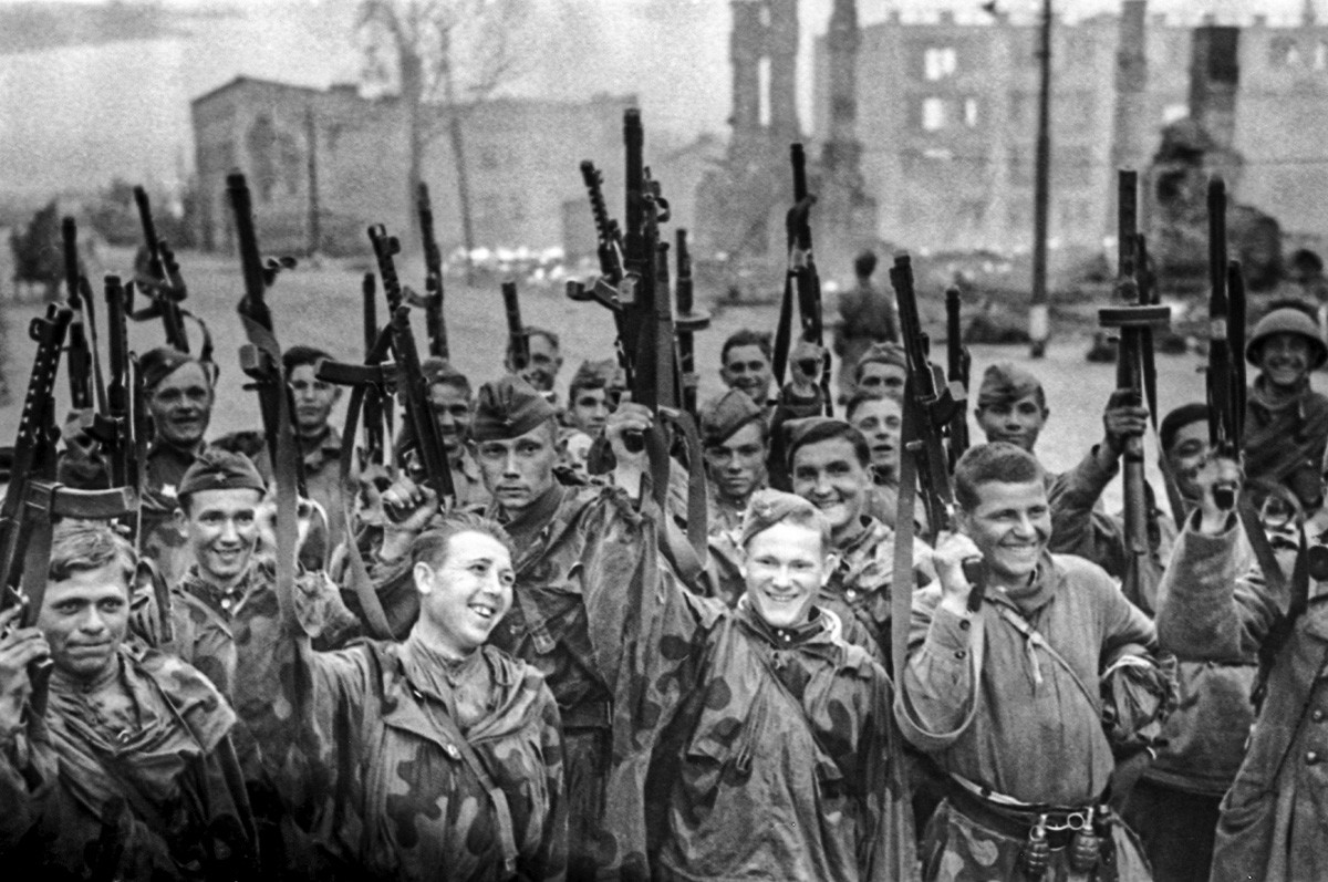 Großer Vaterländischer Krieg (1941-1945). Sowjetische Truppen im befreiten Wyborg. Leningrader Front.
