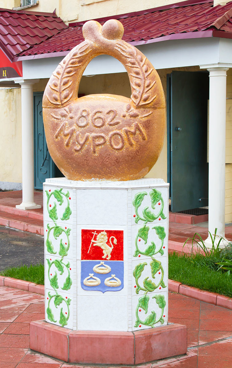 The monument to kalach in Murom.