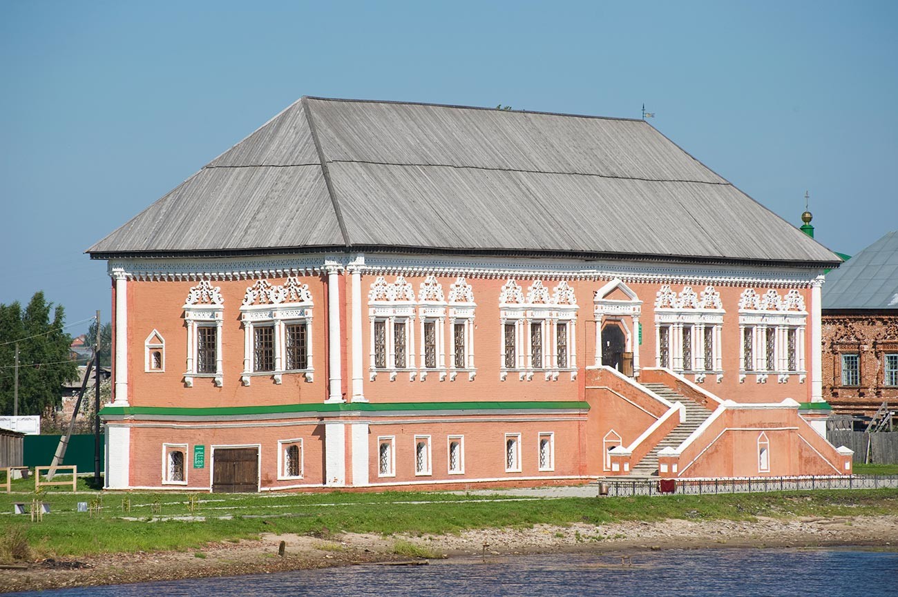 Пермский край усольский. Пермский край Усолье Строгановские палаты. Усолье ансамбль строгановских построек. Палаты Строгановых Пермь. Хоромы Строгановых в Сольвычегодске 1565.