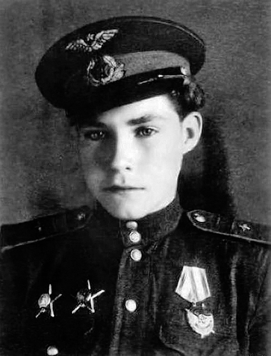 Le plus jeune pilote soviétique de la deuxiéme guerre mondiale  6163ed3485600a165e2bc8eb