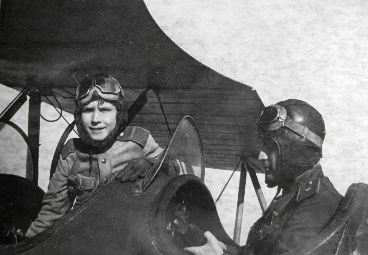 Le plus jeune pilote soviétique de la deuxiéme guerre mondiale  6163ed3485600a165e2bc8ec