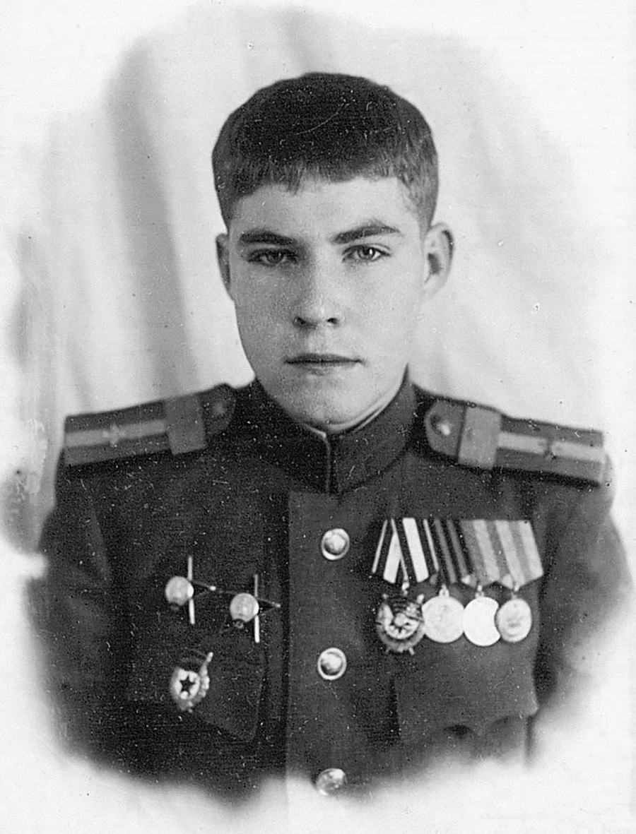 Le plus jeune pilote soviétique de la deuxiéme guerre mondiale  6163ed3485600a165e2bc8ee