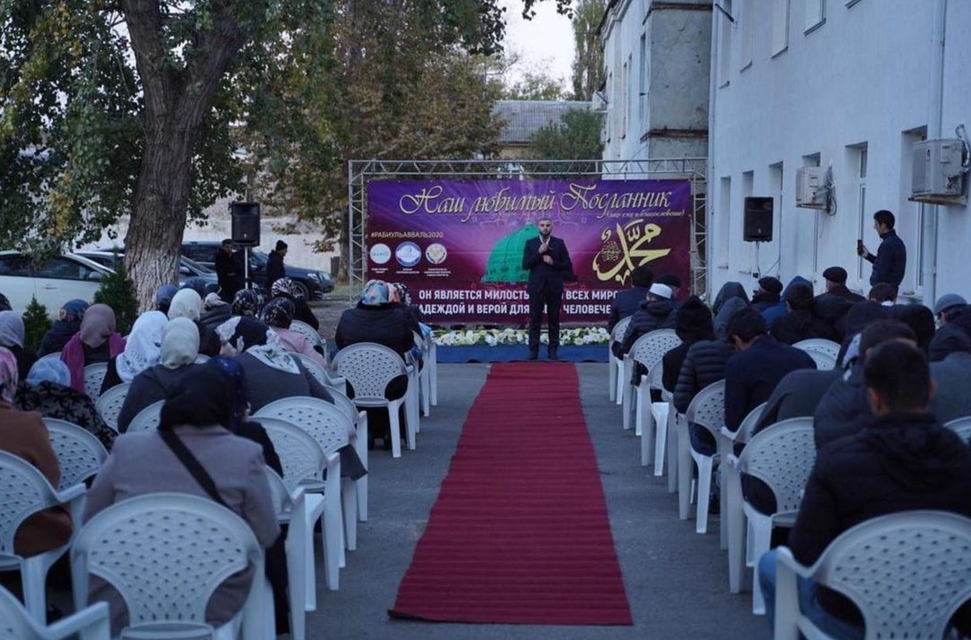 Perayaan Maulid Nabi di Institut Kemanusiaan Dagestan.