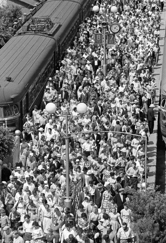 Yaroslavsky railway station, Moscow. Pickpockets could get lost quickly in a crowd like this.