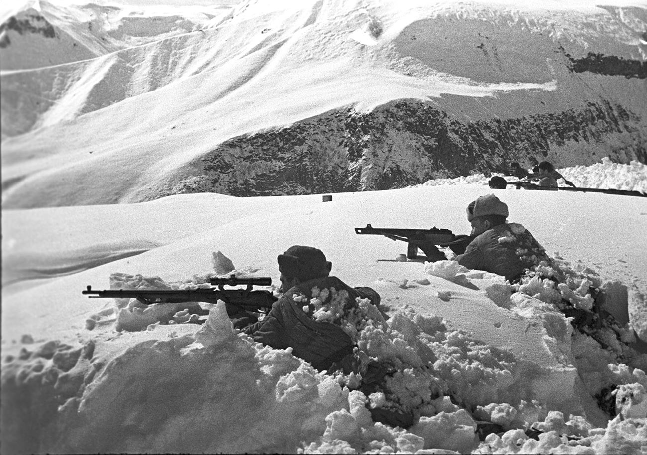 Soviet soldiers during the Battle of the Caucasus, 1942.