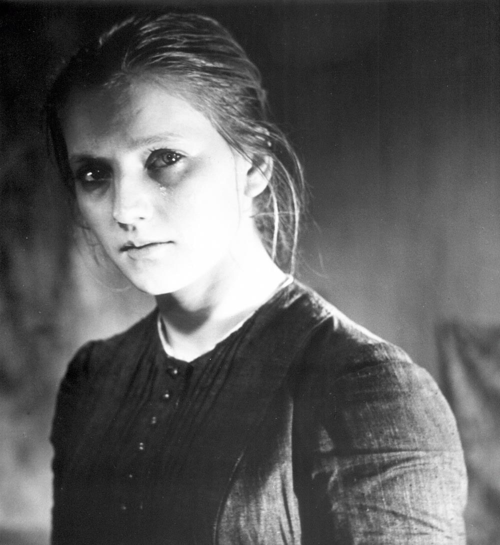 Schauspielerin Tatjana Bedowa als Sonetschka Marmeladowa in „Schuld und Sühne“ .