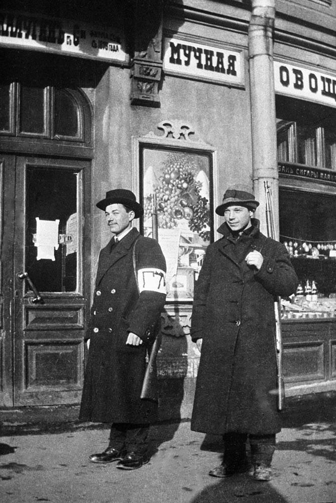 Stadtpolizisten am Kamennoostrowski Prospekt. 2. April 1917.