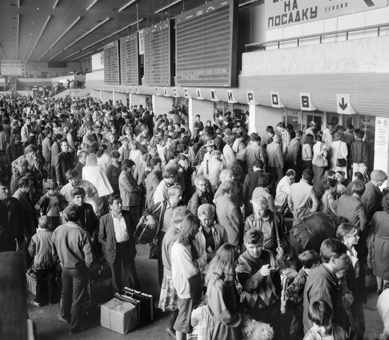 USSR. Moscow. June 8, 1990. Delayed flights due to lack of serviceable aircraft.