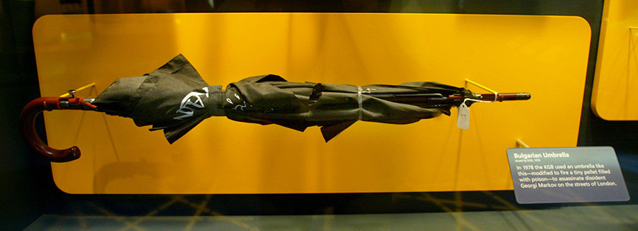 Replika dežnika, s katerim so ubili bolgarskega disidenta in radijskega voditelja Georgija Markova, je razstavljena v Mednarodnem vohunskem muzeju v Washingtonu, DC.
