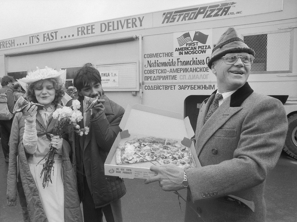 Otvoritev tovornjaka Astro Pizza, Leninske gore, 1988.<br />
