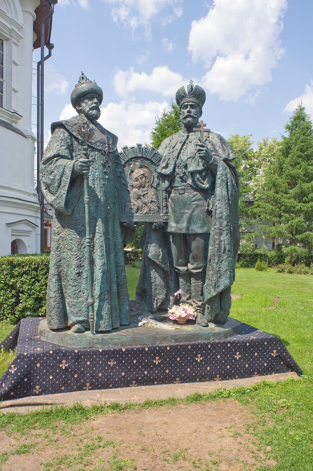 Novospassky Monastery. Monument to Tsars Michael & Nicholas II with Kazan Icon of the Virgin (sculptors: Denis Stretovich & Andrey Golubev). May 25, 2014