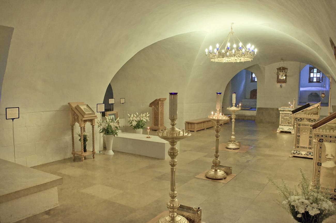 Novospassky Monastery, Transfiguration Cathedral. Crypt with Romanov burial chapel (Church of Romanos the Melodist). August 18, 2013