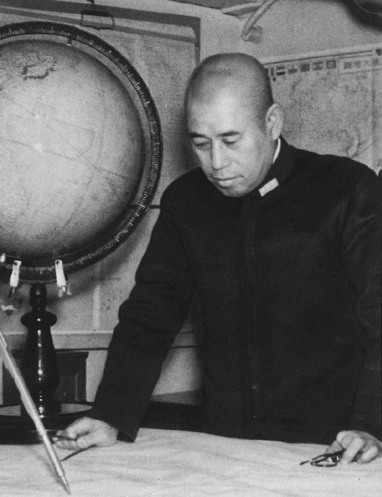 Адмирал Исороку Јамамото, на планском састанку Јапанске царске флоте на бојном броду „Нагато“, 1940.године, када је био главни командант Уједињене флоте.