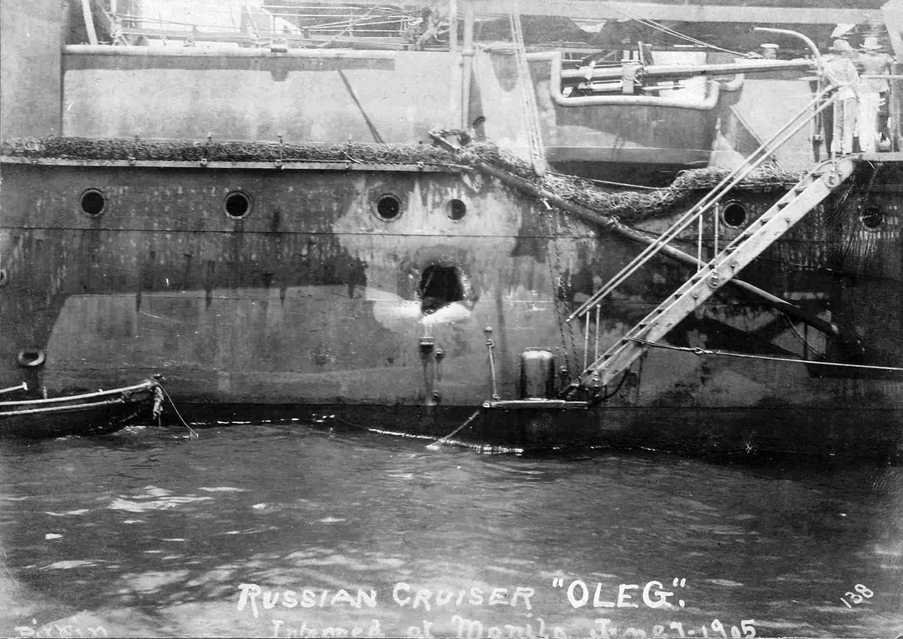 日本海海戦で攻撃を受けたロシア軍の巡洋艦「オレグ」