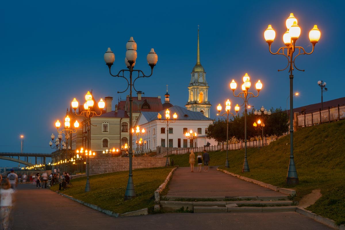 Рыбинск центр города. Рыбинск город Центральная улица. Русский город. Фото русских городов.