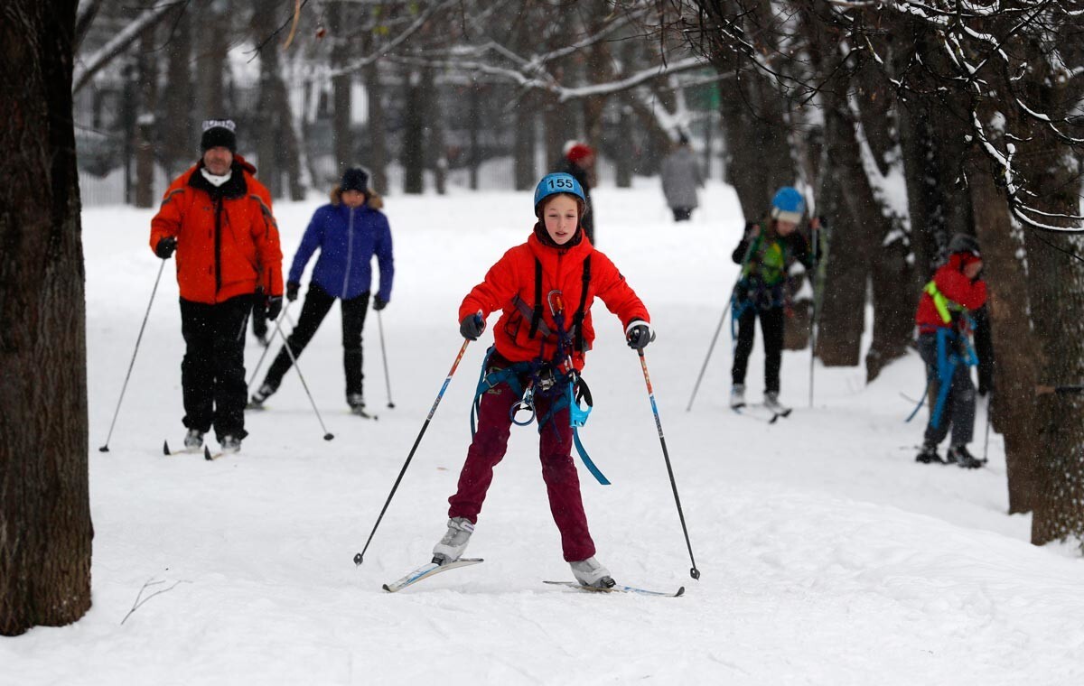 Esqui cross country faz parte do programa de esportes escolares