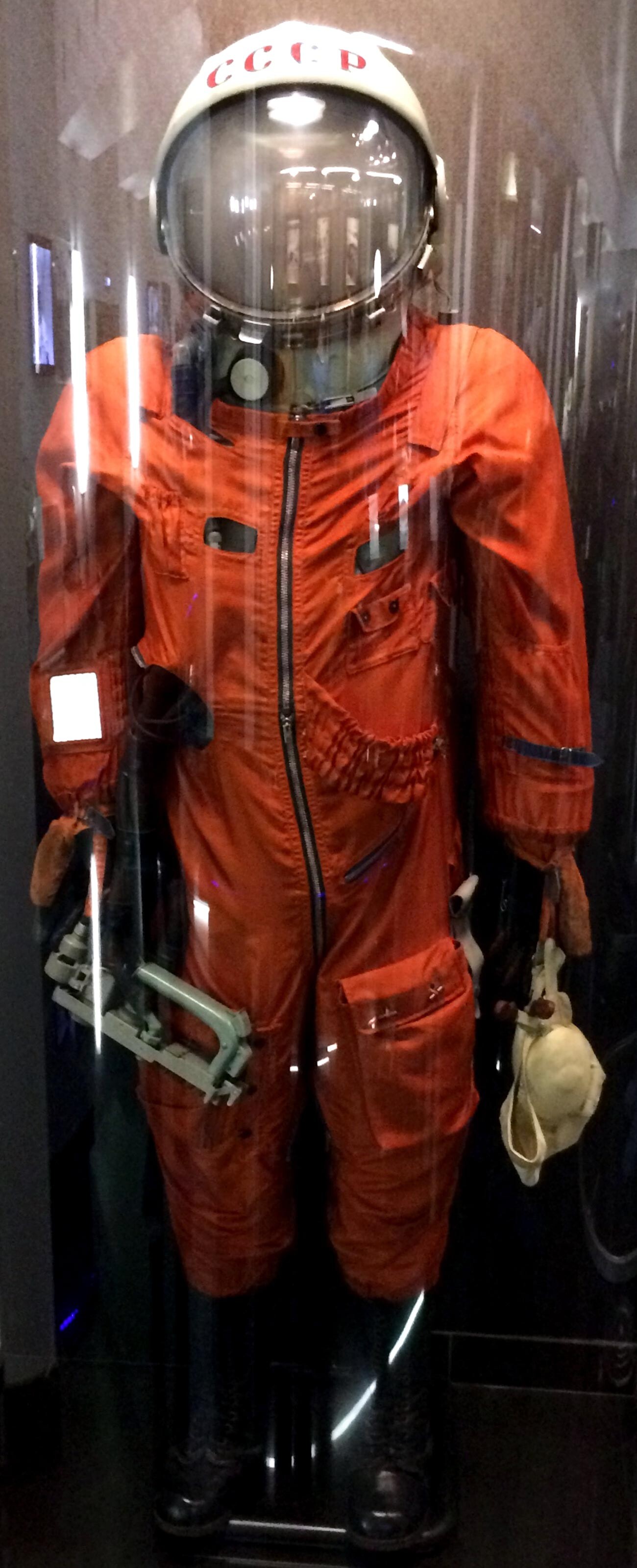O escafandro usado por Gagárin no primeiro voo ao espaço.