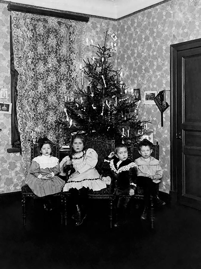 Дети у елки, 1910-е