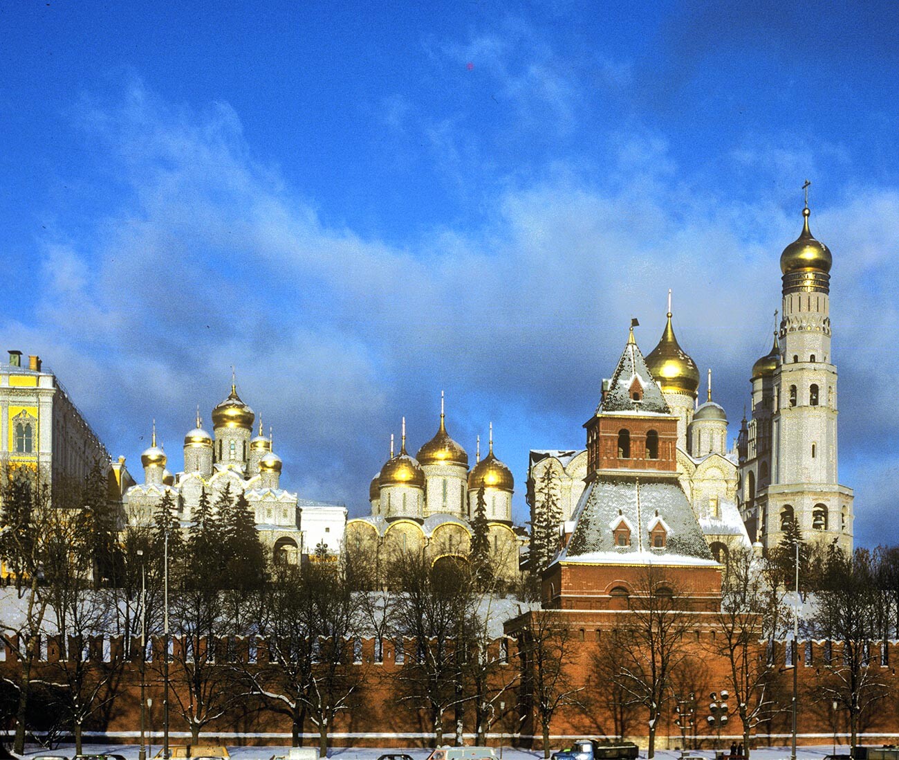 Moscow Kremlin. South view from Sophia Embankment across Moscow River. From left: Annunciation Cathedral, Dormition Cathedral, Archangel Michael Cathedral, Bell Tower of Ivan the Great. December 29, 1987