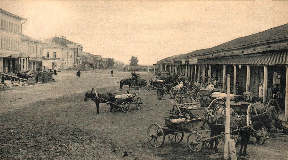 Eine der zentralen Straßen von Wesjegonsk. Das Foto wurde vor 1916 aufgenommen.