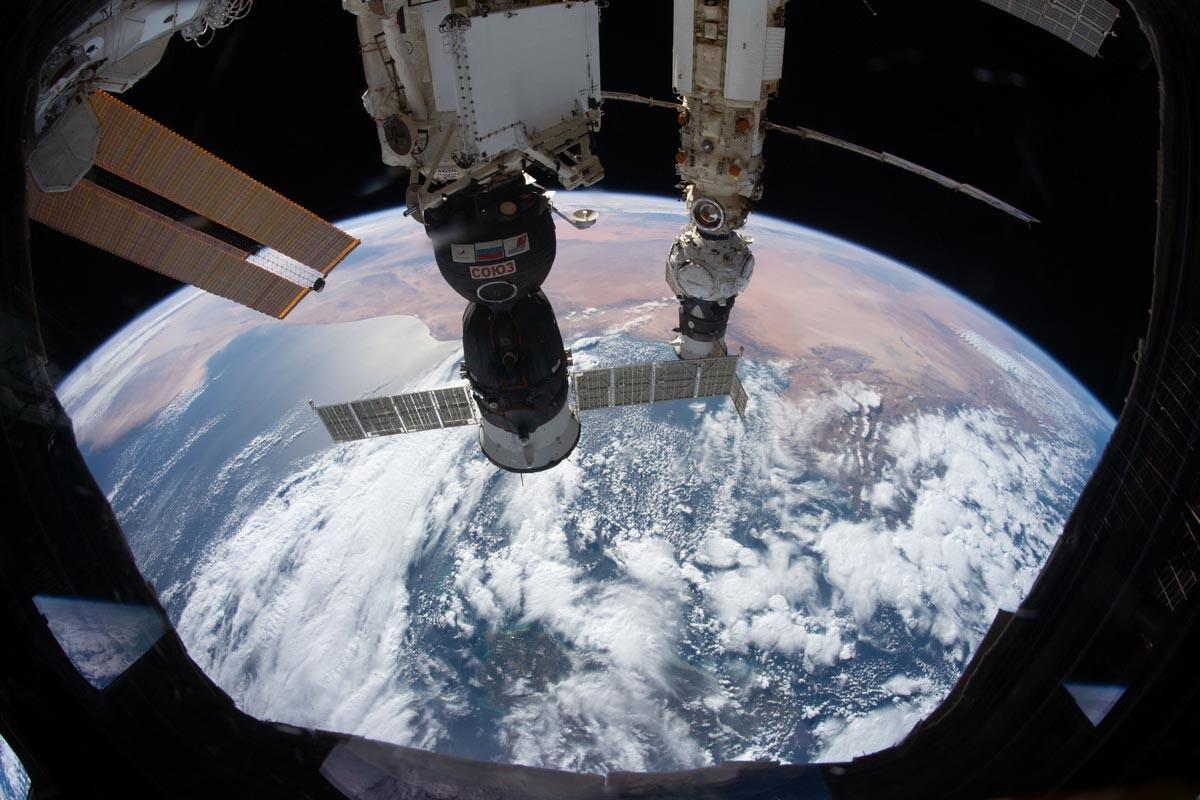 Die Raumstation über dem Mittelmeer.
