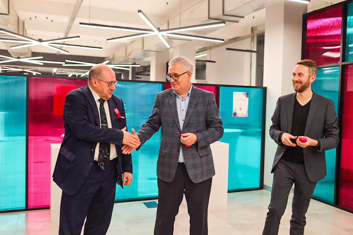 St. Petersburg Deputy Governor Vladimir Knyaginin and Rector of the St. Petersburg State University of Industrial Technologies and Design, Alexei Demidov, at the opening of the PromTechDesign Laboratory. On the far right is Fashion Tech program director, Maxim Yermachkov