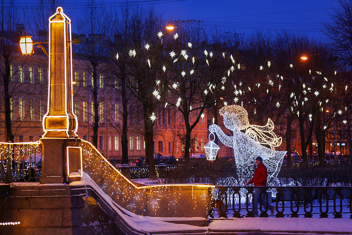 The junction of the Kryukov and Griboyedov canals.