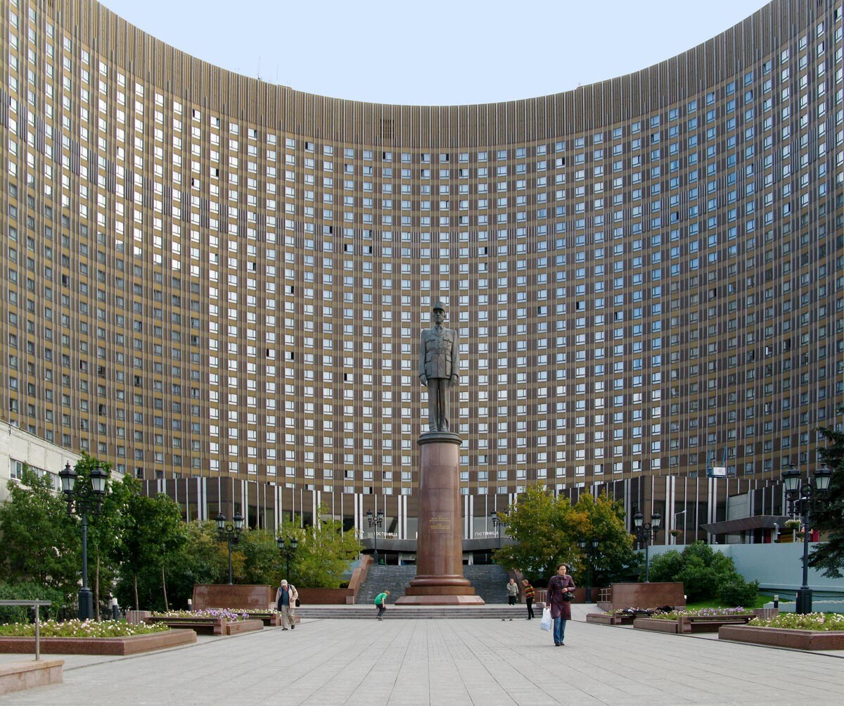 Statue of Charles de Gaulle in front of Cosmos Hotel in Moscow