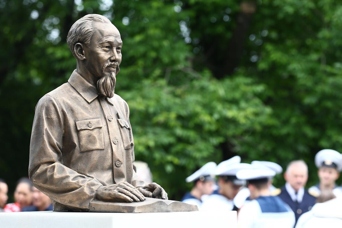 Monument to Ho Chi Minh in Vladivostok
