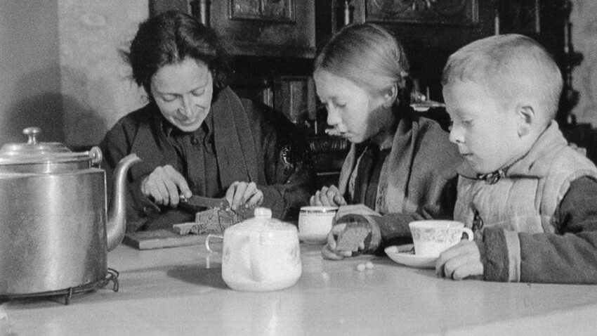 How New Year was celebrated in besieged Leningrad (PHOTOS) - Vimarsana News