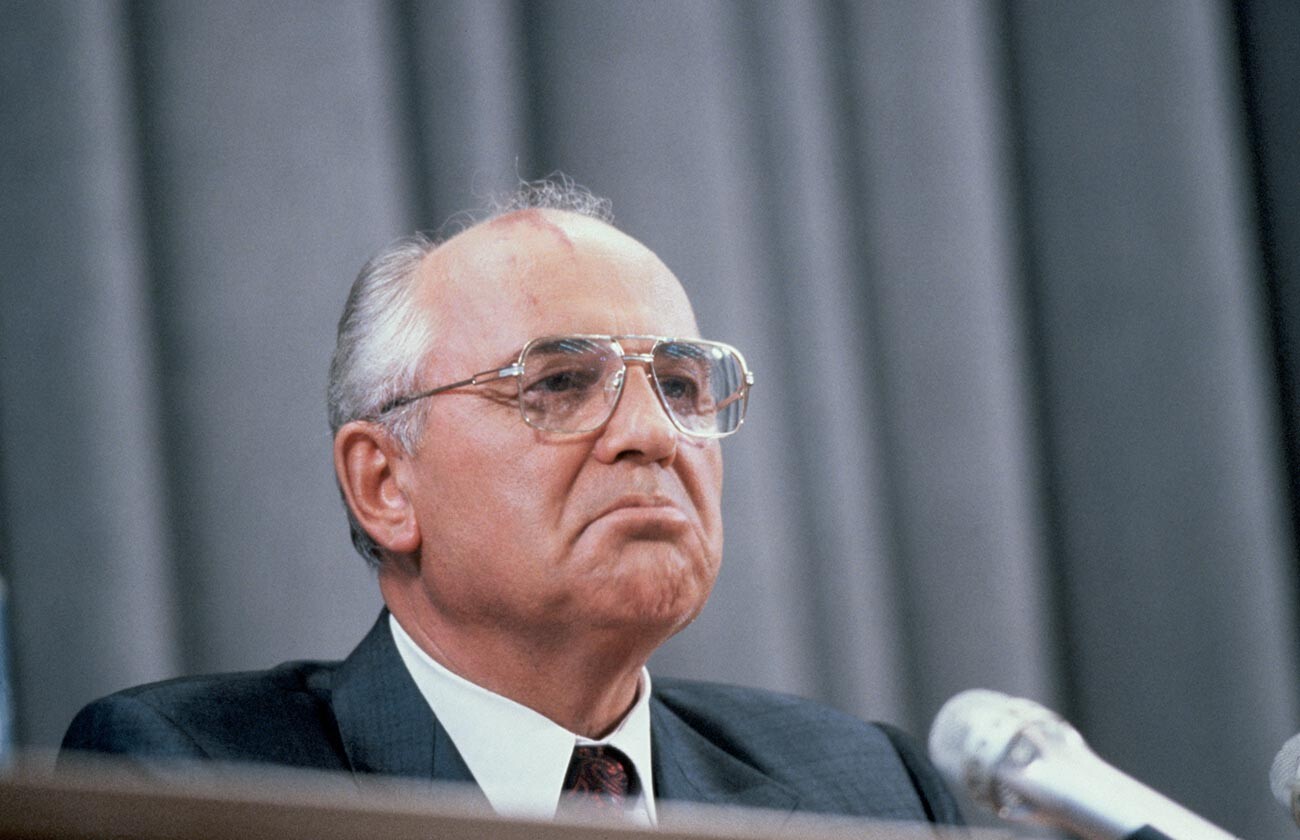 El presidente Gorbachov asiste a una rueda de prensa después del golpe de Estado