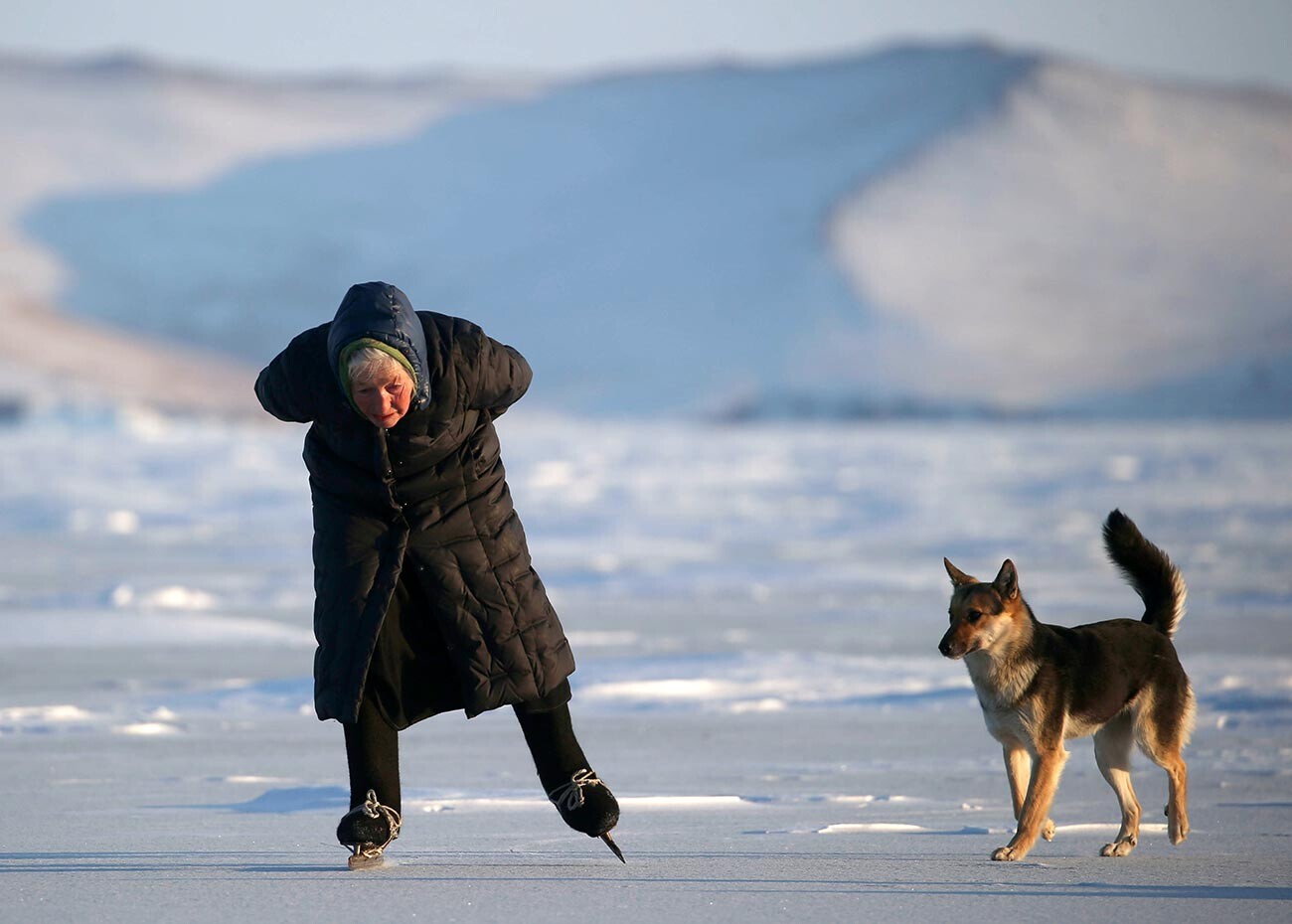 Lyubov Morekhodova is skating on Lake Baikal. Morehodova has been fond of skating since childhood. Now the woman uses running 