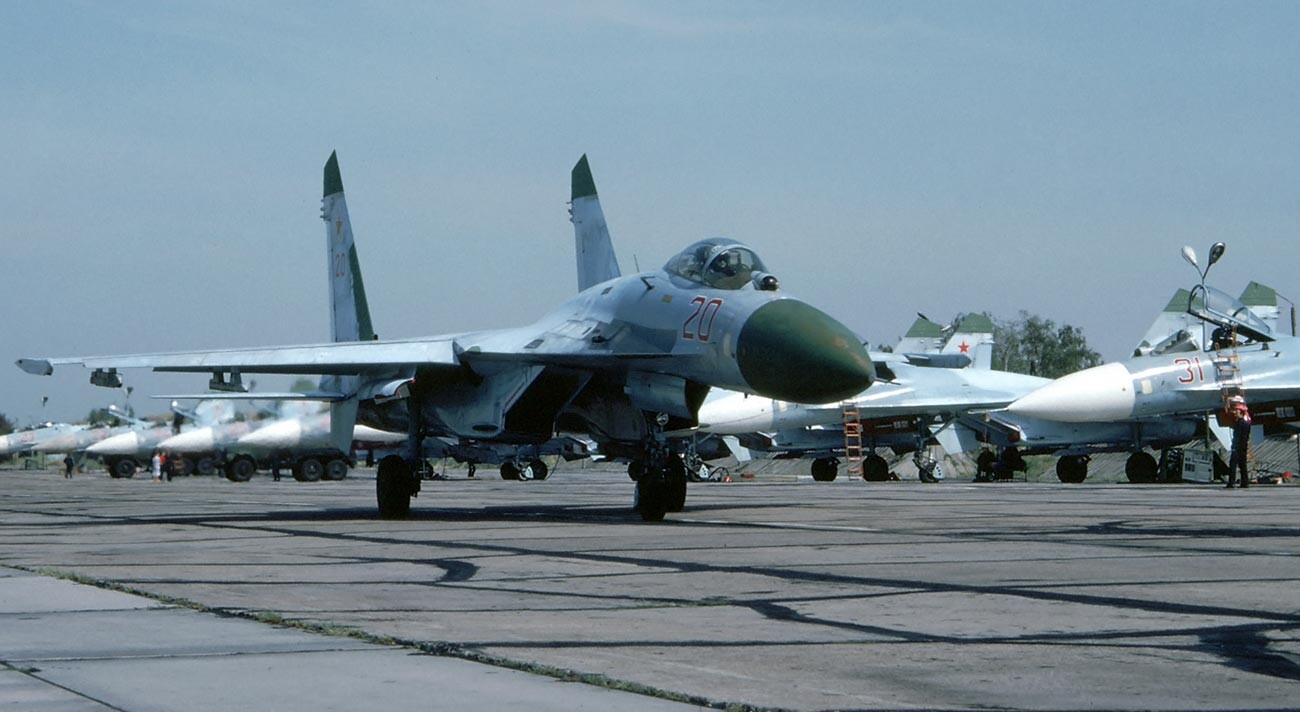Су-27.