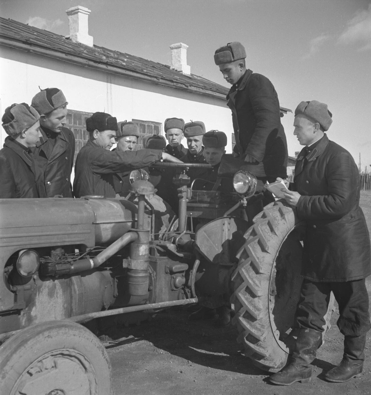 Students of Karaganda's agricultural mechanization college study tractor's configuration.