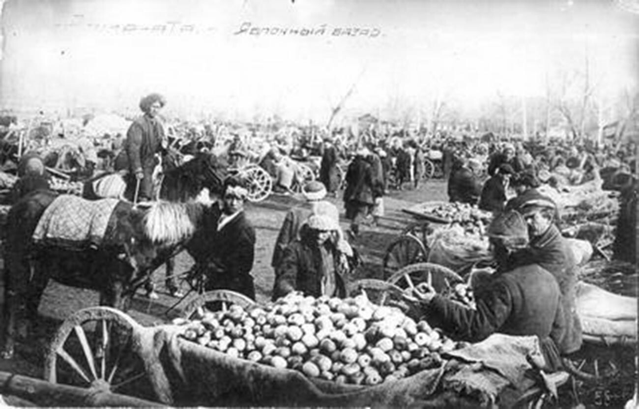 カザフスタンの市場にて、1920年代